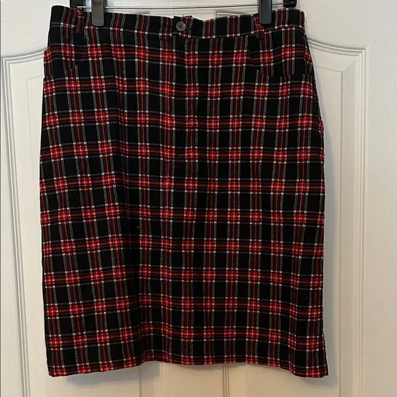 Pendleton Black and Red Plaid Pencil Skirt size 14 L 22” - Picture 1 of 3